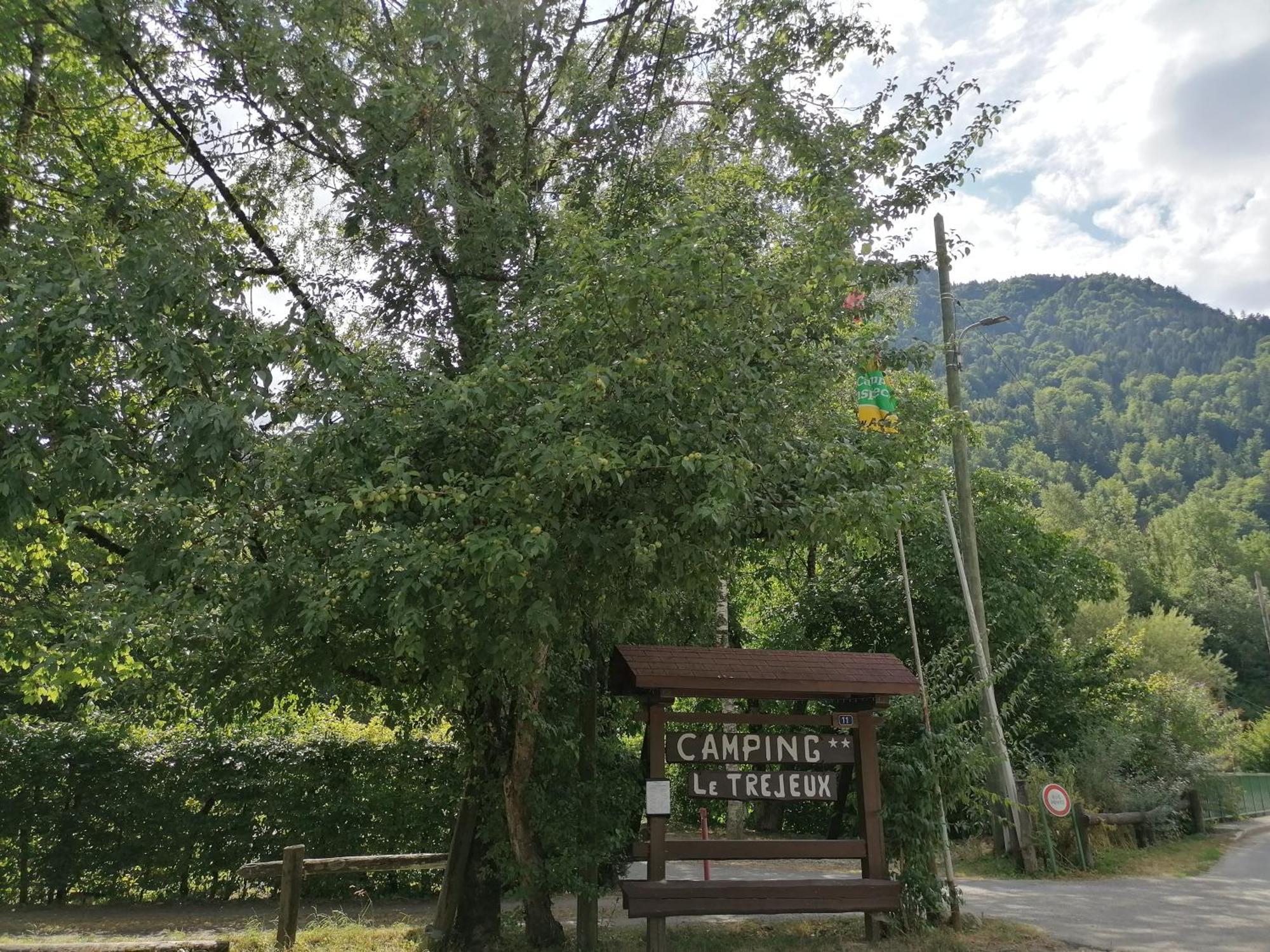 Camping Le Trejeux - Petit Chalet Thônes Exteriör bild